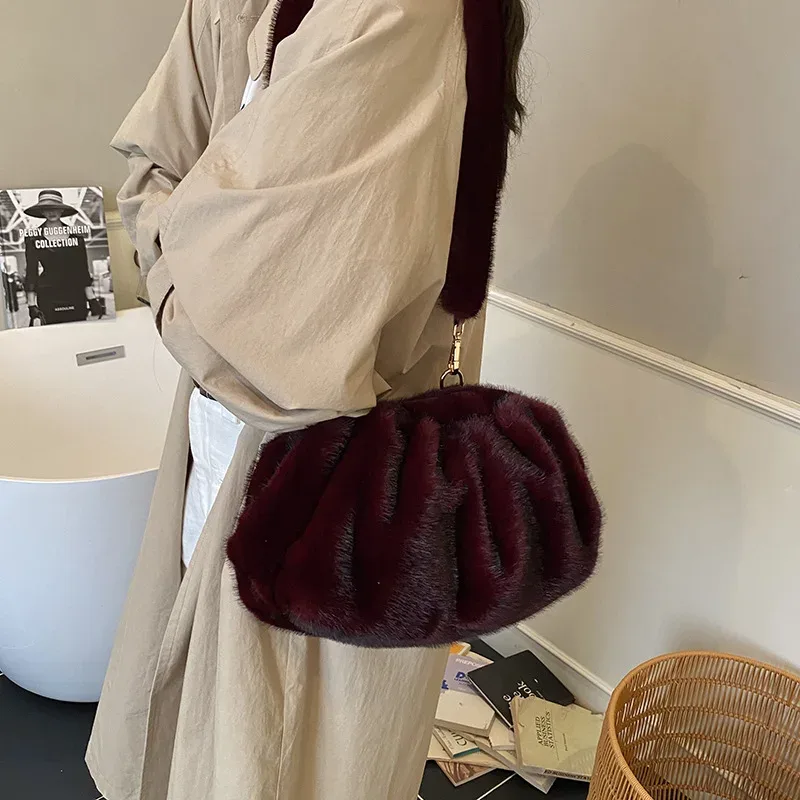 pochette supérieure à texture polyvalente et confortable pour femmes, sac à bandoulière nuage moelleux d'hiver, sac de rangement rétro en fourrure pour les déplacements