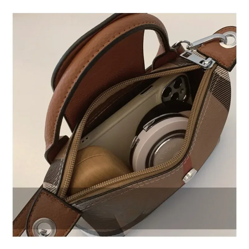 1 sac à bandoulière mini en pu avec rabat et bouton, avec sangle réglable, sac à main bandoulière