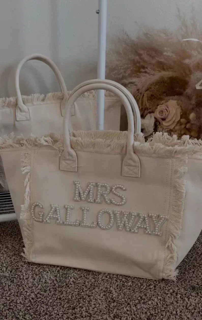 sac fourre-tout d'été pour la mariée | fourre-tout de demoiselle d'honneur | cadeau pour la mariée | sac lune de miel | fourre-tout lune de miel avec nom de famille | mariée personnalisée