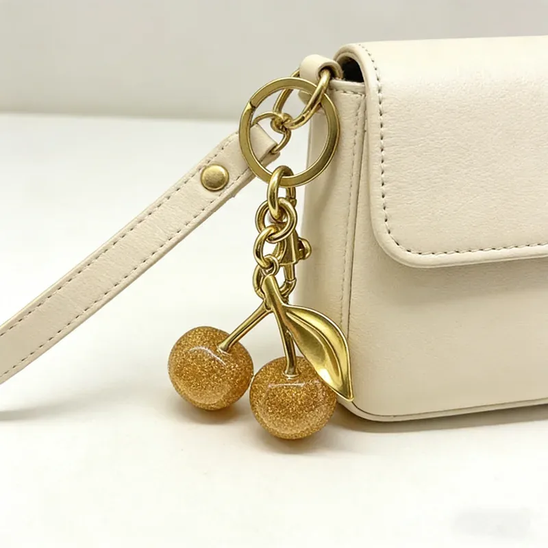 breloques de sac pour sacs fourre-tout d'entraîneur, pendentif cerise en or scintillant, porte-clés pour femmes, accessoire de noël festif