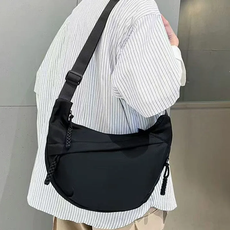 Sac à bandoulière en nylon décontracté pour femme, sac hobo grande capacité avec sangle réglable, noir/blanc/kaki pour usage quotidien