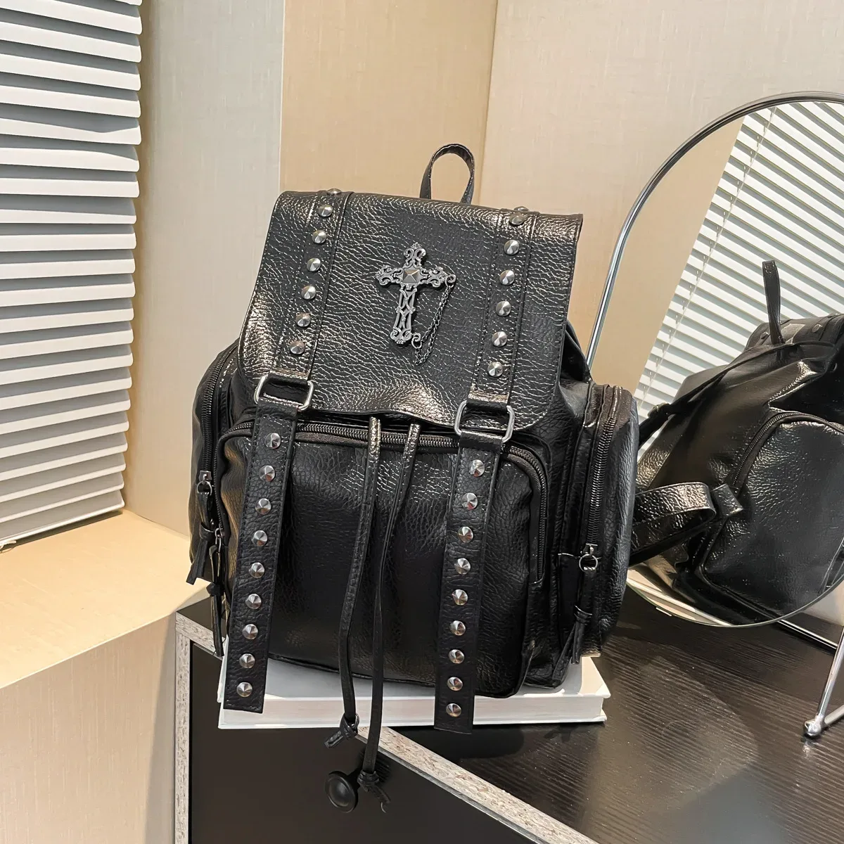 sac à dos punk à rivets pour femme en cuir pu avec fermeture à cordon pour usage quotidien