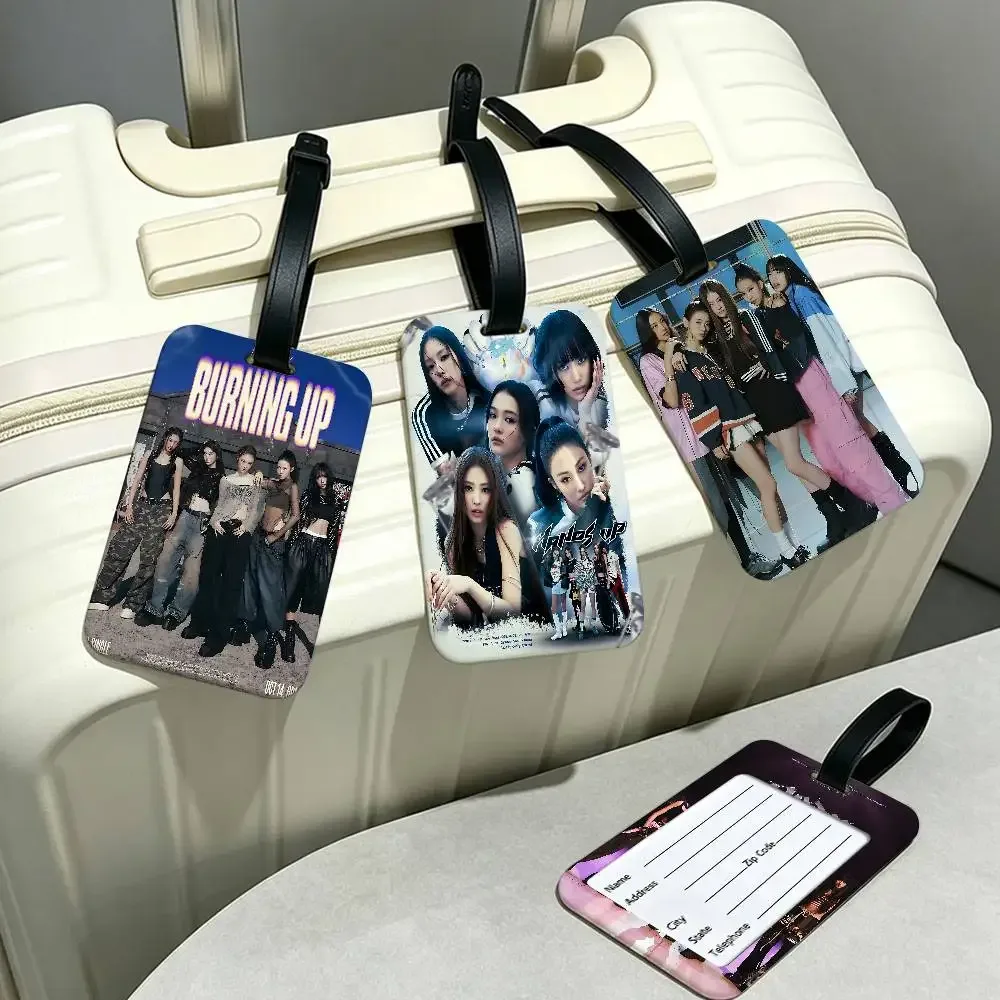 hot kpop girl m-meovvs étui de carte d'information imperméable en pvc, étiquette de bagage anti-perte pour valise et sac à main