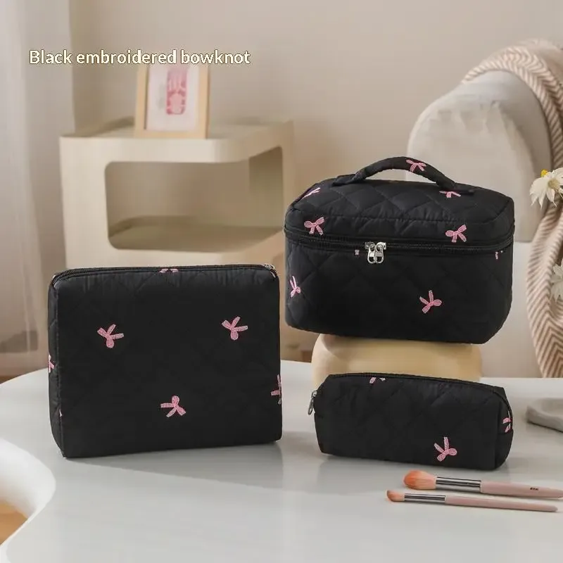 organisateur voyage polyester noir motif géométrique nœuds roses grande capacité matelassé usage journalier cosmétiques maquillage transport facile