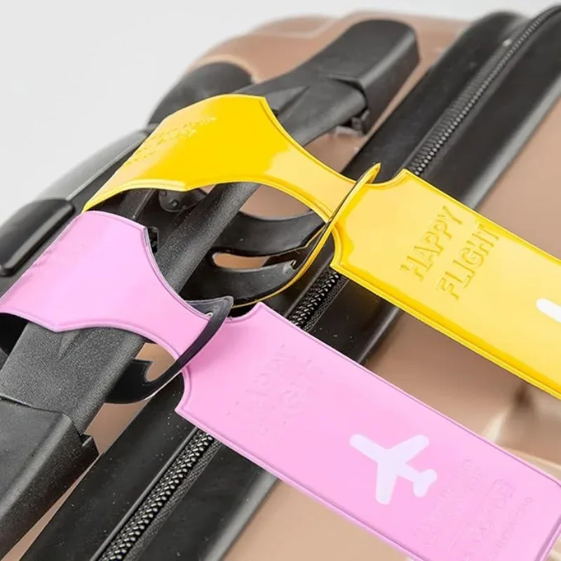 étiquette bagage plastique rouge jaune rose bleu clair noir motif avion identification voyage lot dizaine pièces