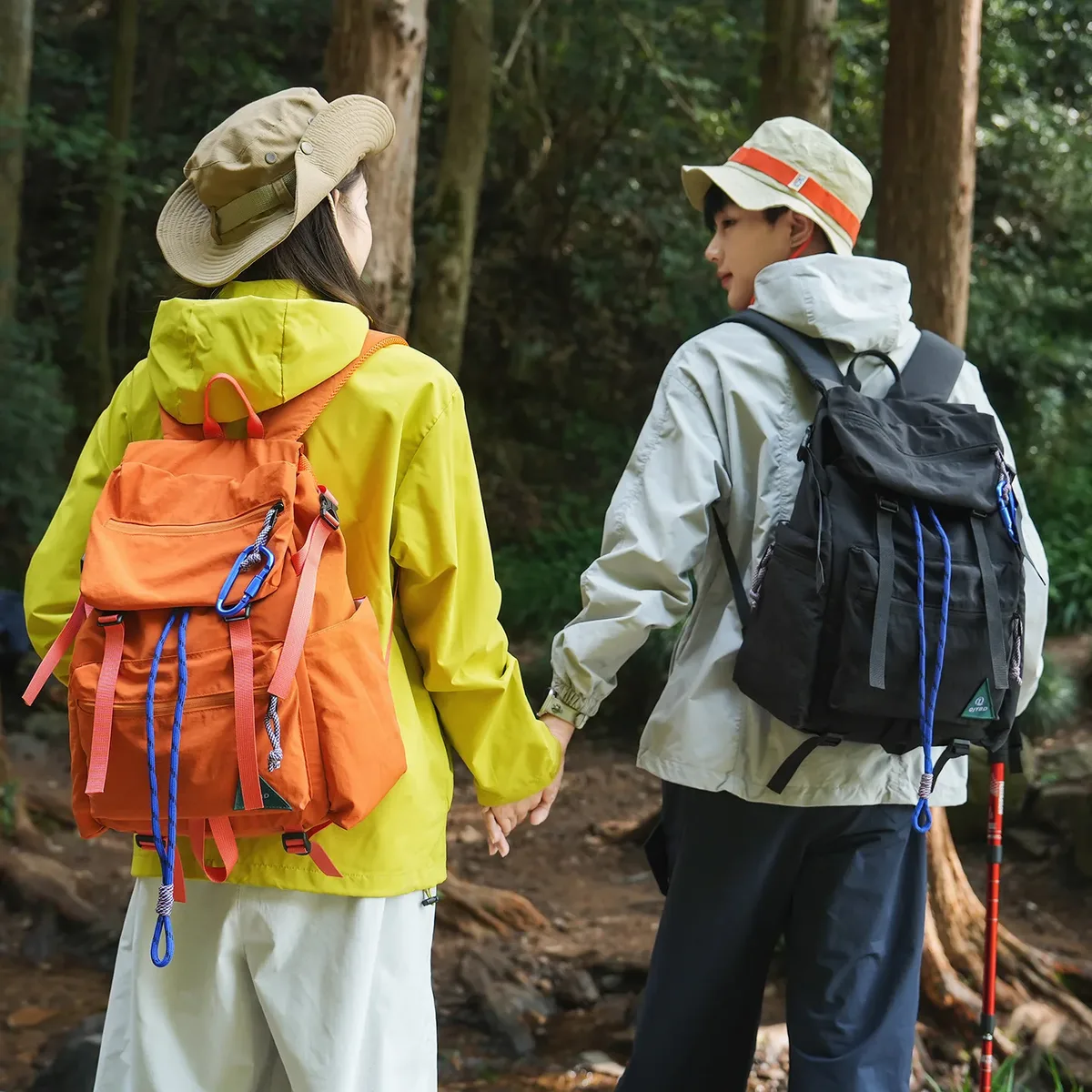 sac à dos léger et décontracté pour femme, idéal pour les voyages en plein air, en nylon résistant à l'usure et à l'eau, avec bretelles ergonomiques.