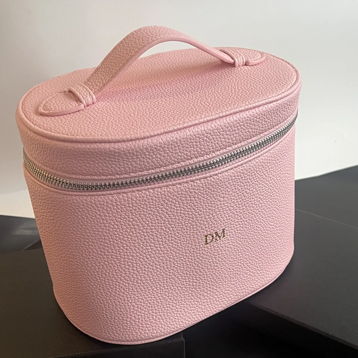sac de rangement de voyage portable avec nom personnalisé gratuit, sac à cosmétiques amovible avec compartiment de lavage séparé en cuir de galets