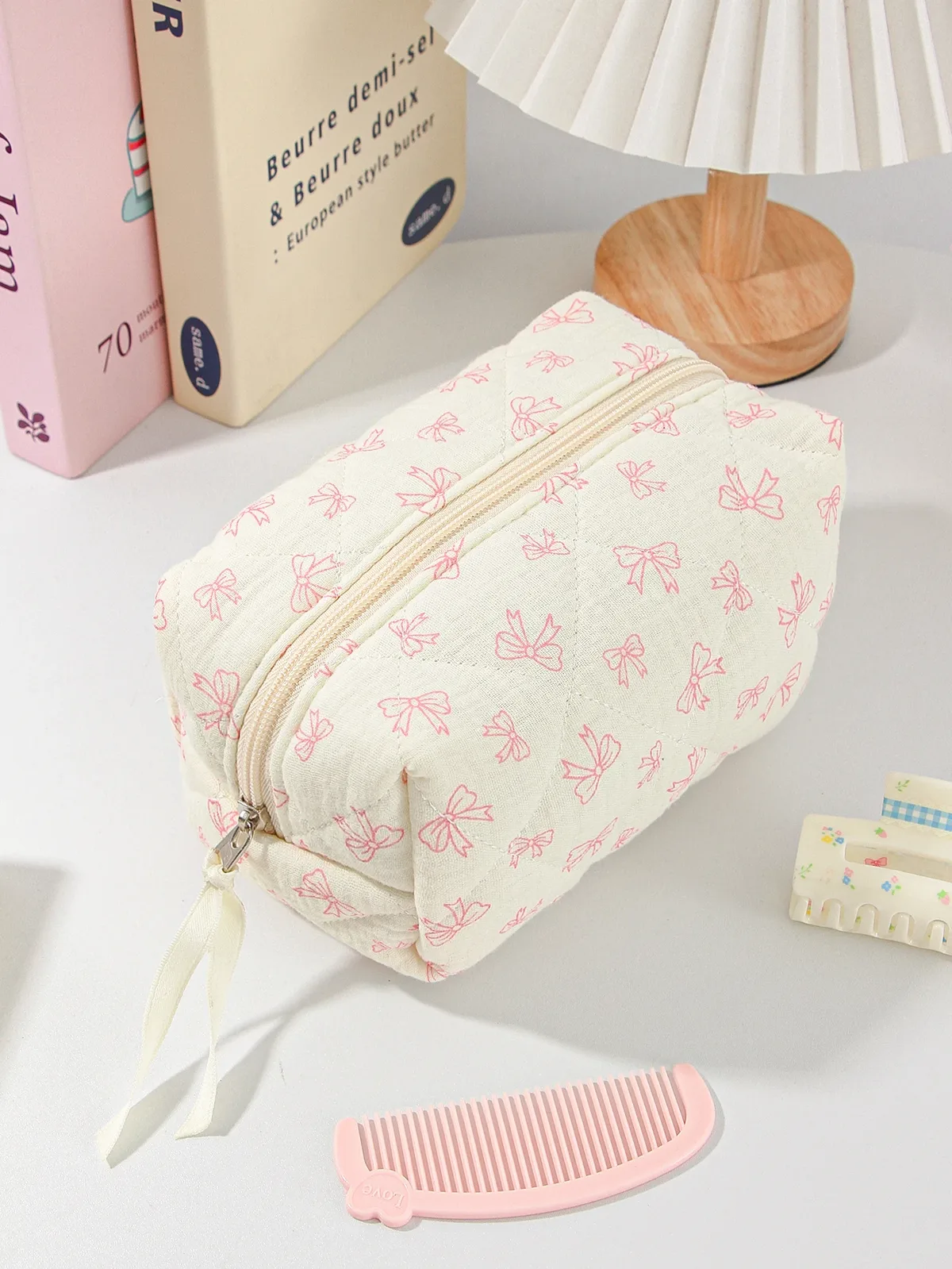 trousse polyester papillons couleurs fond beige voyage maquillage cosmétiques toile douce ovale glissière dorée