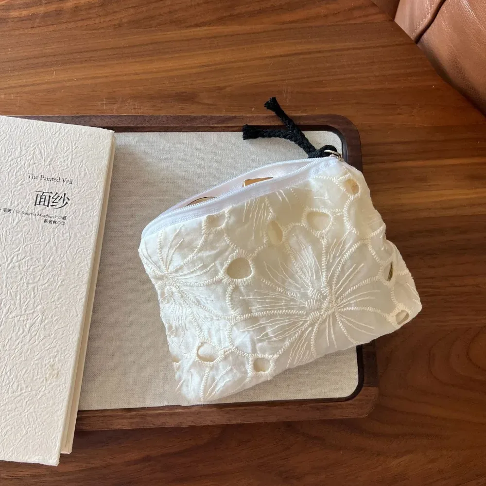 sac de rangement en dentelle d'organza brodé, sac de rangement pour bijoux à fleurs mignonnes, broderie légère, petite trousse de maquillage, essentiels de voyage