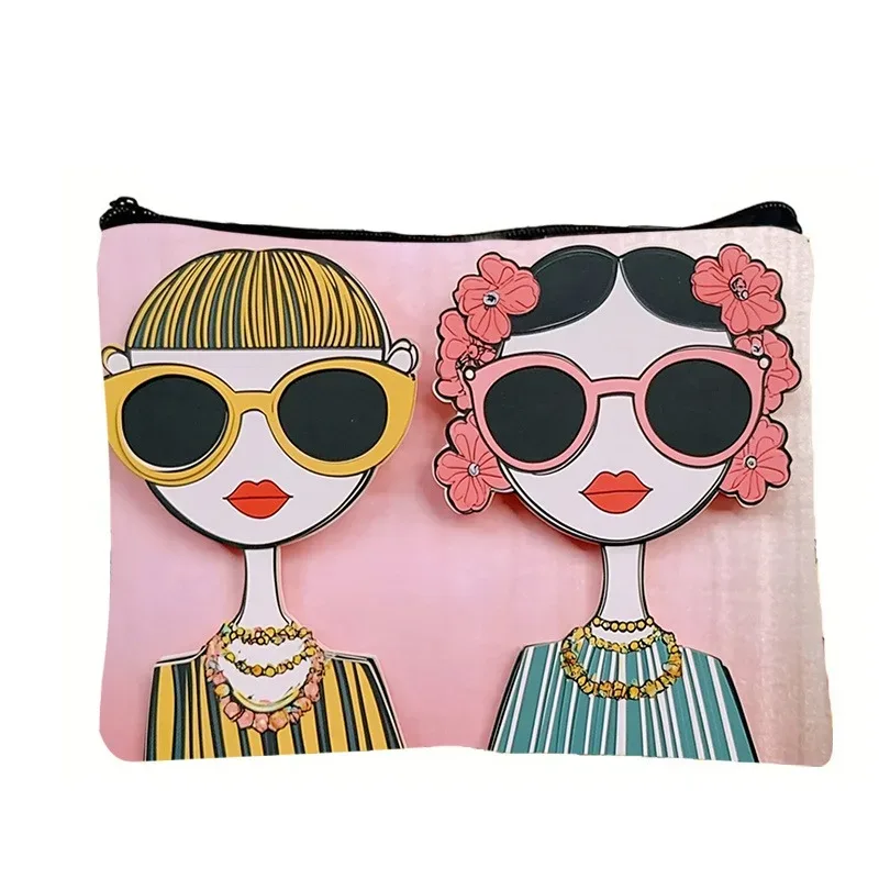 pochette à maquillage avec motifs de personnages de dessins animés, couleurs vives et un design amusant et charmant pour les voyages et le camping, trousse de toilette