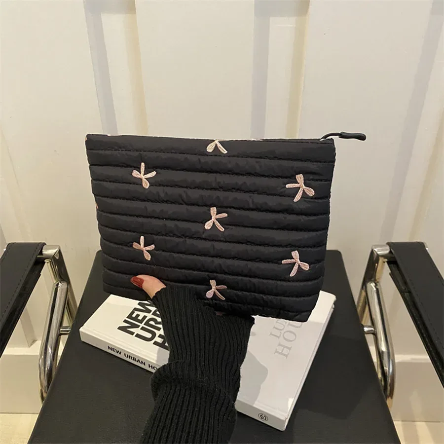 sac fourre-tout brodé avec nœud pour femme, trousse de maquillage portable, pochette de rangement mignonne pour cosmétiques et articles de toilette, sac à main matelassé en coton avec fermeture éclair