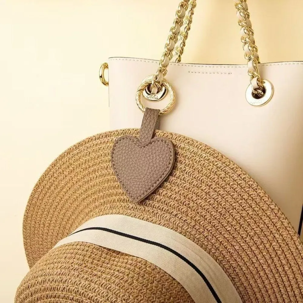 nouveau clip magnétique en cuir pu pour chapeau, design cœur, attache pour chapeau de soleil, fermeture magnétique, boucle de sac de voyage, fixation pour sac à dos