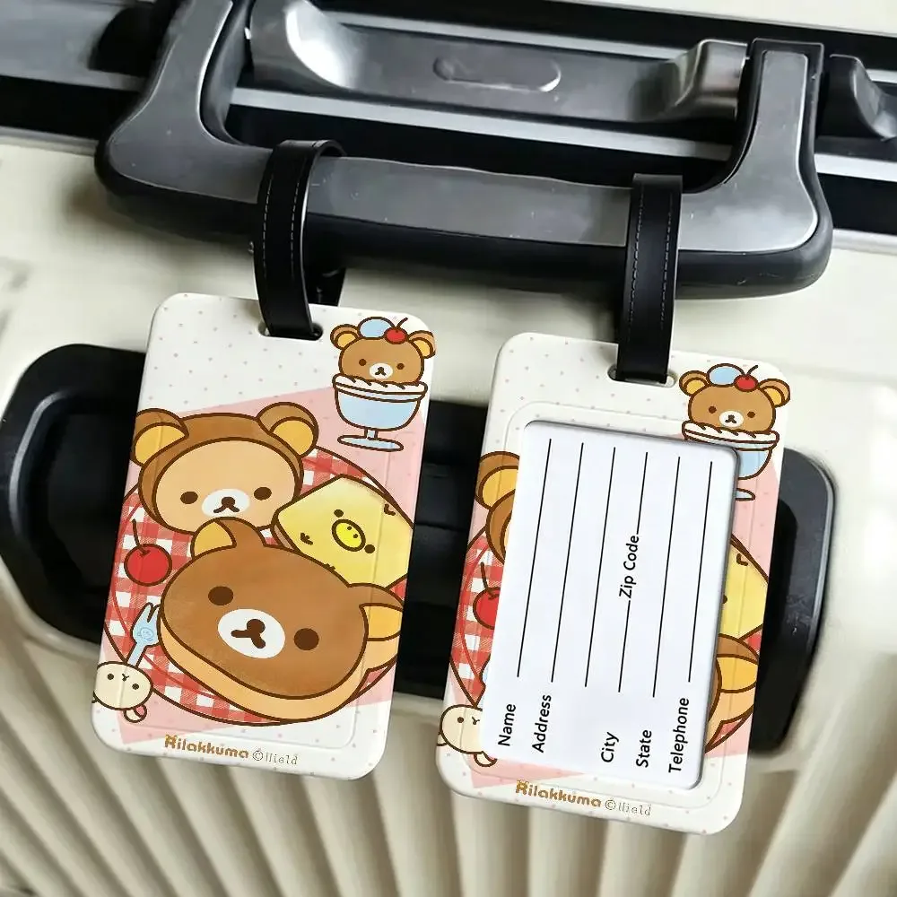 étiquette bagage plastique pvc motif rilakkuma couleurs roses rouges blanches voyage ecole pratique antiperte ceinture porté