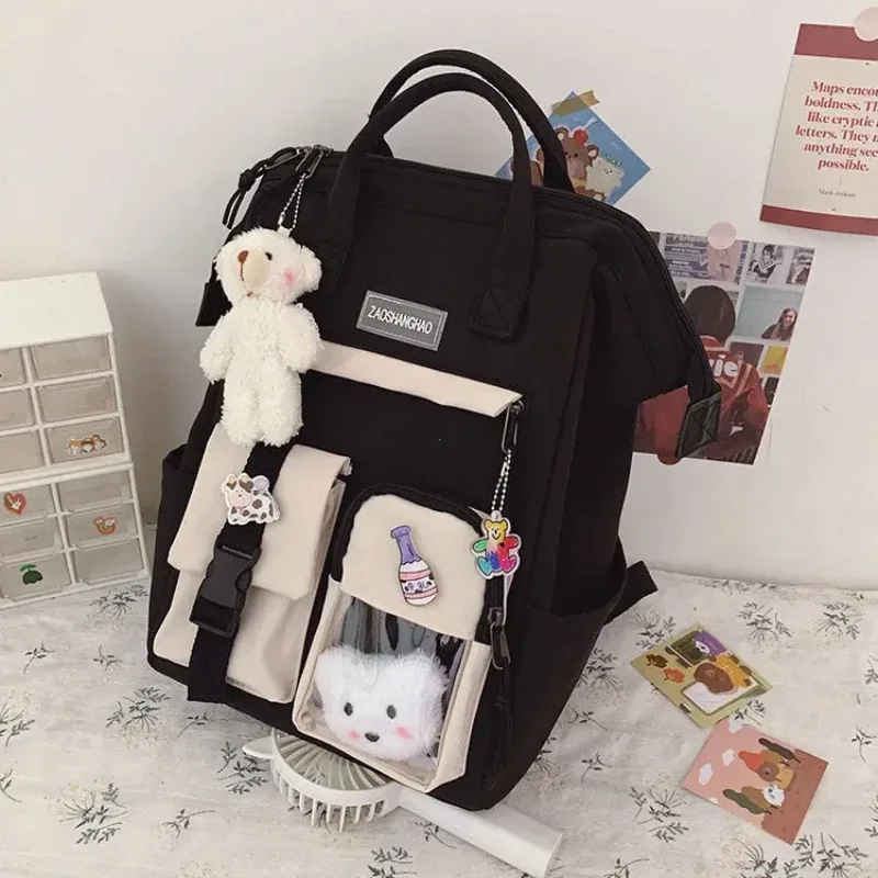 Sac Dos Nylon Patchwork Noir Blanc Gris Femmes Voyage Ecole Bandoulière Arquée Fermeture Éclair Poche Integree Pcs Ouverte Style Preppy