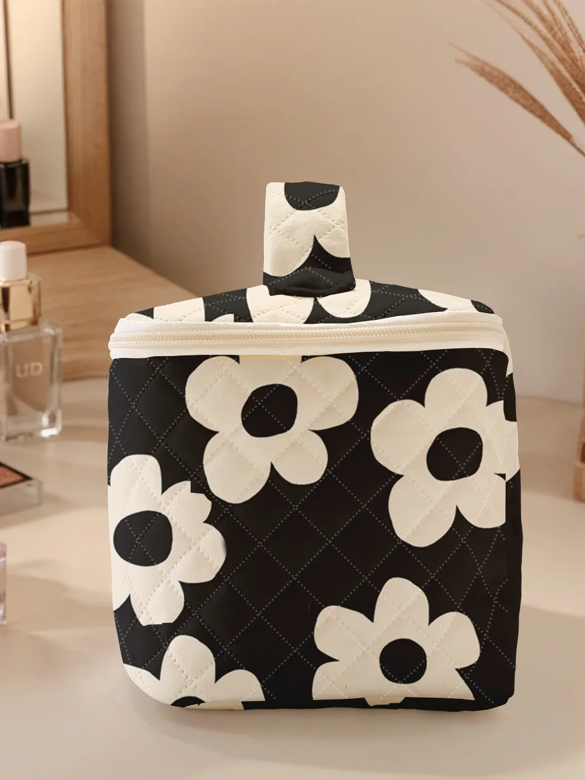 cosmétiques de voyage portables avec petits motifs de fleurs jaunes, sac de rangement de voyage de grande capacité, trousse de maquillage mignonne et élégante, 1pc