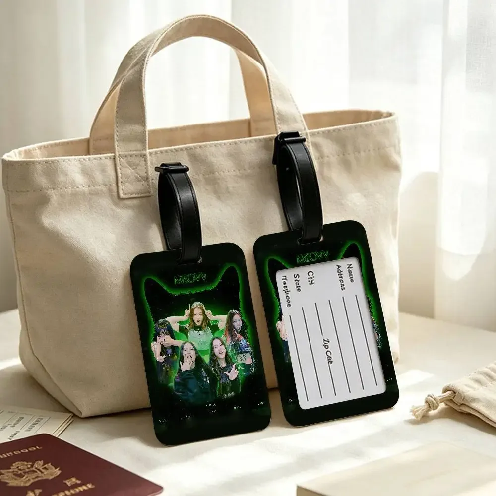 hot kpop girl m-meovvs étui de carte d'information imperméable en pvc, étiquette de bagage anti-perte pour valise et sac à main