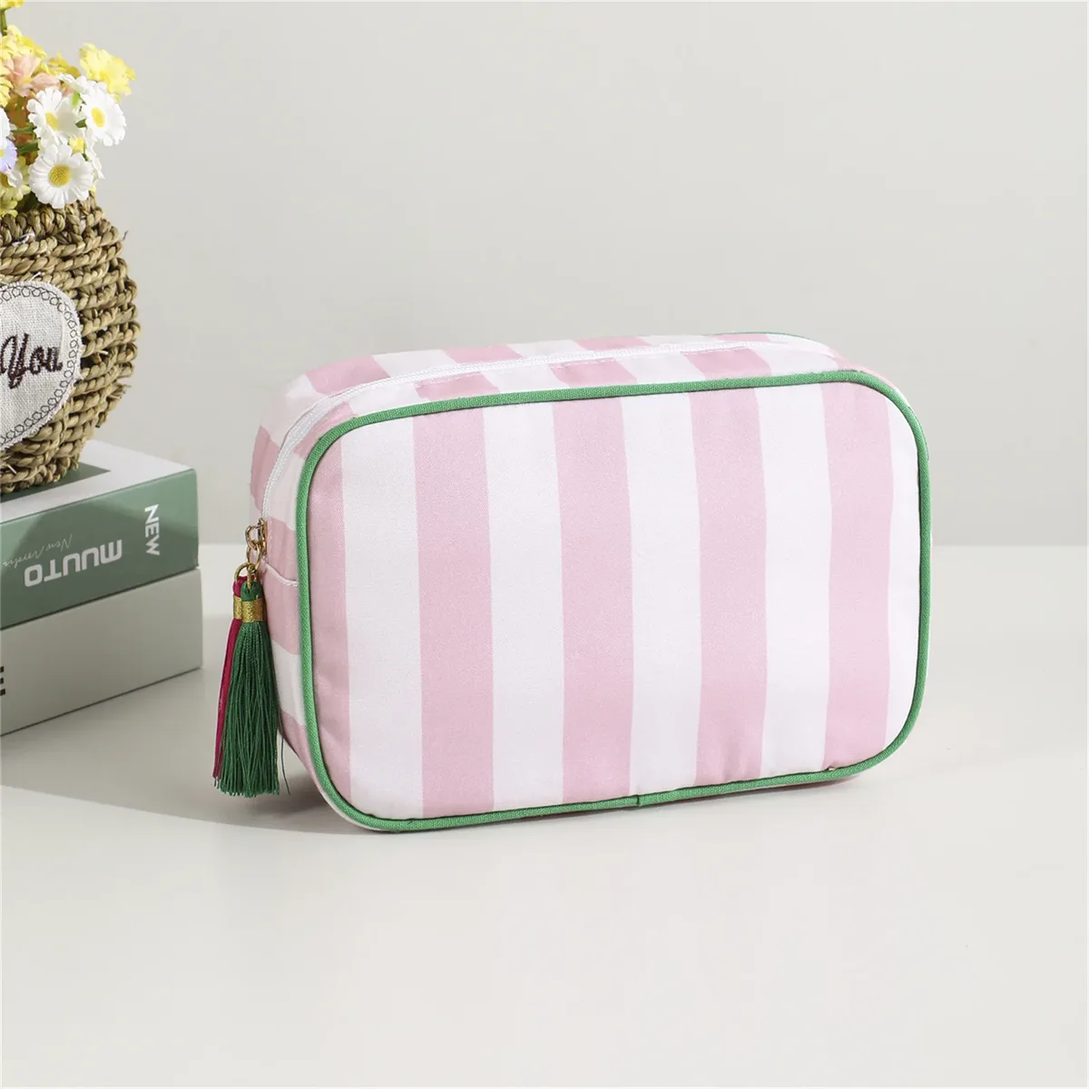 grand sac à cosmétiques portable rayé pour femmes, sac de maquillage à pompon avec fermeture éclair, pochette de rangement de grande capacité