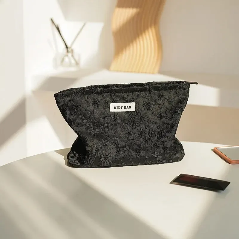 sac de maquillage pour femmes, broderie noire, grande capacité, rouge à lèvres, sac de rangement pour téléphone portable, pochette de banlieue, trousse de toilette de voyage