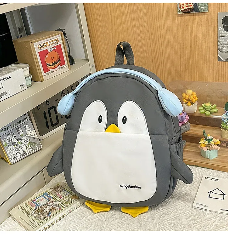 sac à dos mignon pingouin de dessin animé avec breloque moelleuse pour adolescentes, sac à dos kawaii décontracté en nylon, cartable léger pour l'école et les voyages