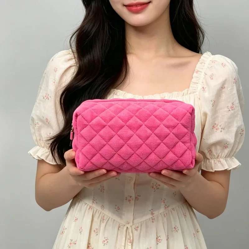 jolie trousse de toilette carrée pour femmes, multifonctionnelle, portable, pour ranger les articles de toilette et le maquillage.