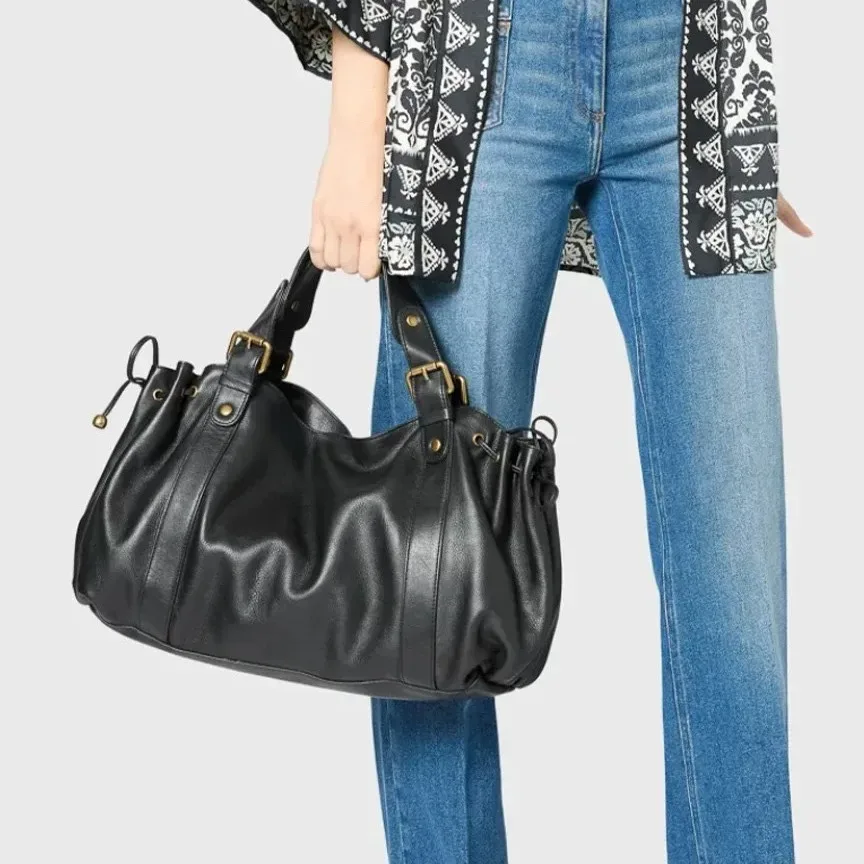 sac fourre-tout tendance grande capacité à effet froncé, sacs à main de luxe en pu souple pour femmes, sacs de banlieue de créateur avec cordon de serrage, sac de ville tendance 2026
