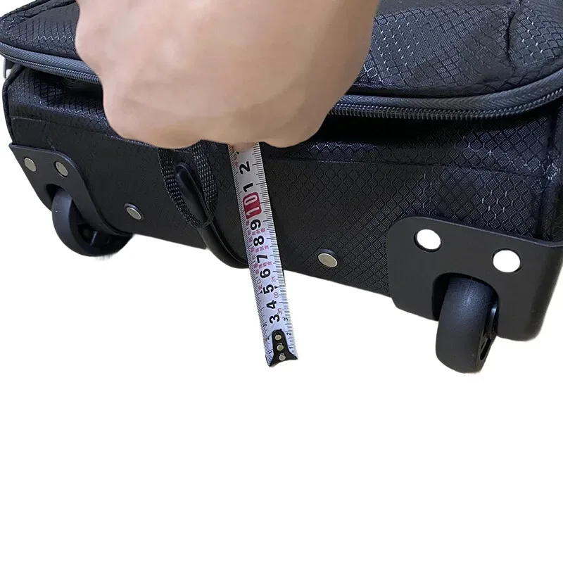 sac voyage polyester noir motif géométrique relief roulettes fixes poignée supérieure hauteur cinquante centimètres