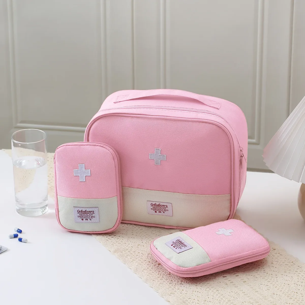 trousse médicale rouge croix blanche trousse premiere aide oxford université durable pratique voyage camping randonnée survie domestique