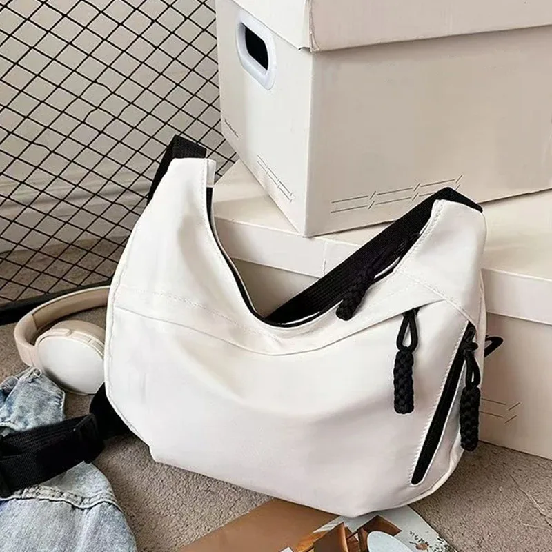 sac à bandoulière en nylon décontracté pour femme, sac hobo grande capacité avec sangle réglable, noir/blanc/kaki pour usage quotidien