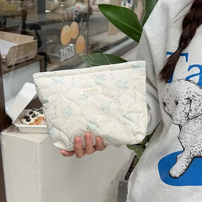 nouveau sac de rangement de fleurs de dessin animé en coton matelassé de grande capacité-sac de toilette de soins de la peau de cosmétiques mignon et portable