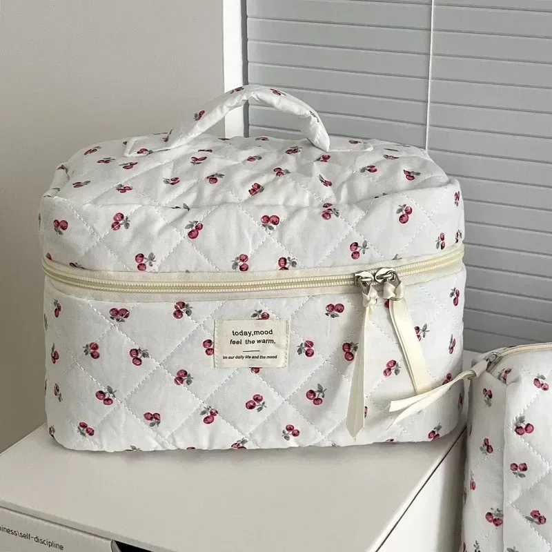 sac à cosmétiques matelassé ours rose pour femmes, joli organisateur de voyage de maquillage à fermeture éclair, sac à main féminin, pochette de toilette pour filles, 2024
