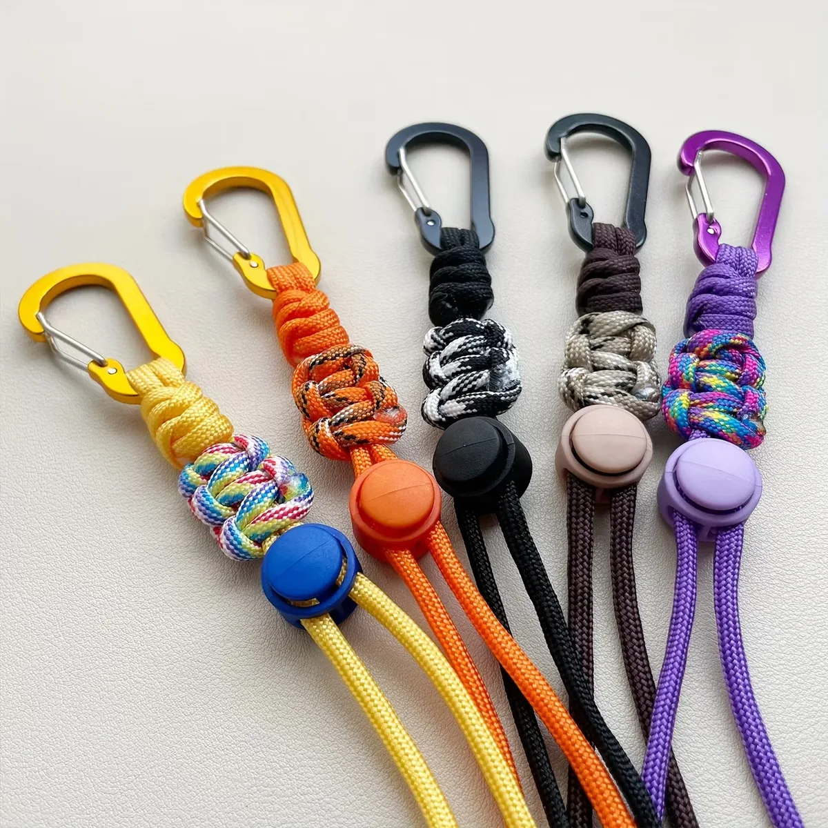 porte bouteille cordon paracord boucle métal nœud décoratif voyage randonnée jaune noir orange violet marron