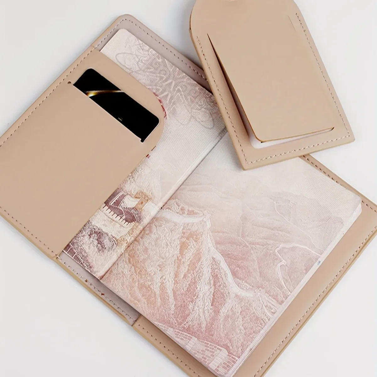étiquette bagage cuir verni rose carte monde dorée voyage identification passeport porte nom adresse