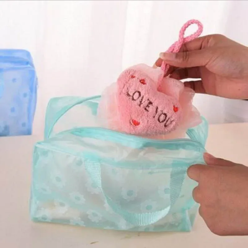 trousse toilette pvc transparent fleur blanche bleu poignée roue format petite valise voyage cosmétique maquillage