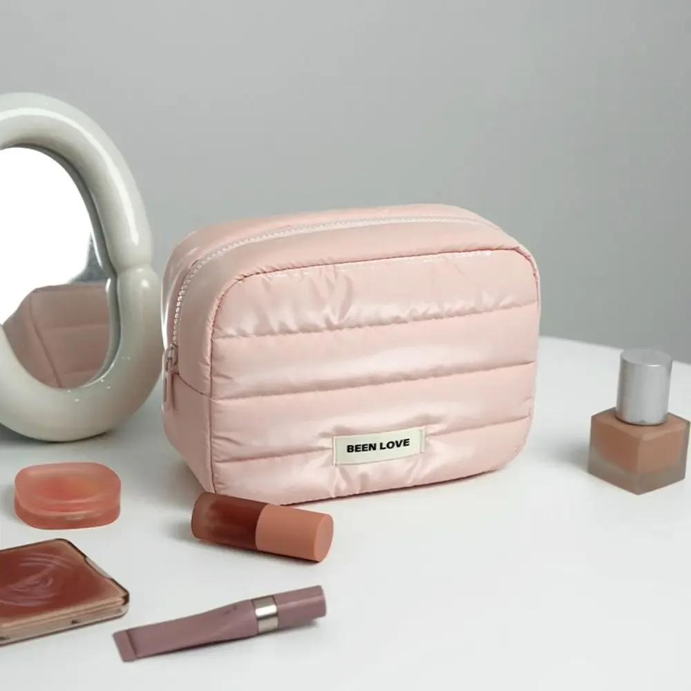 trousse de maquillage portable matelassée en duvet, couleur unie, grande capacité, sac de voyage matelassé pour articles de toilette, pochette de rangement douillette à fermeture éclair pour soins de la peau