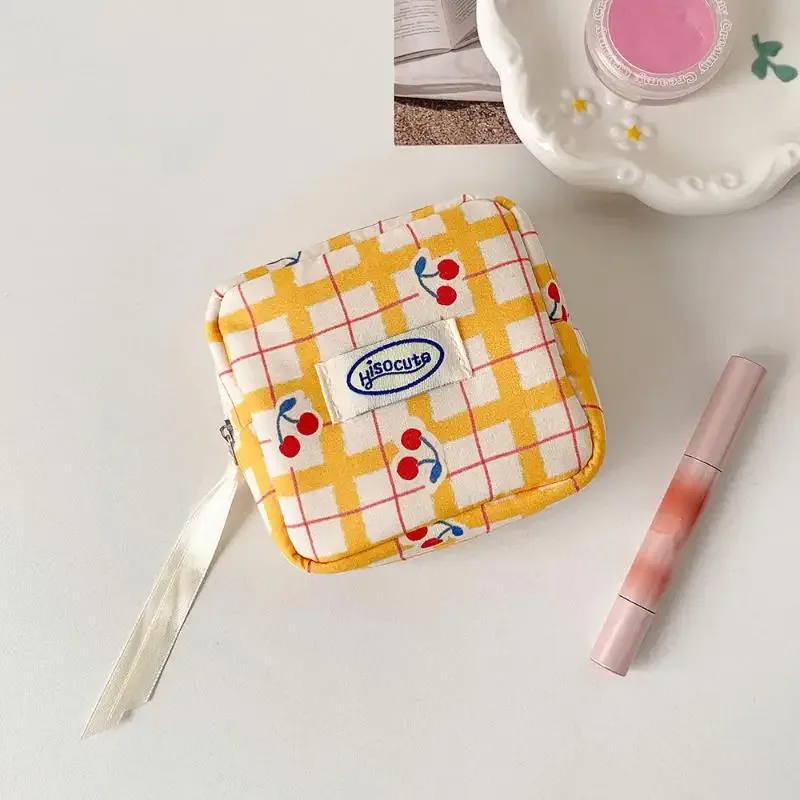 grande trousse de toilette coréenne à carreaux, sac à serviettes hygiéniques à petites cerises de grande valeur, mini sac de rangement portable, sac pour casque bluetooth