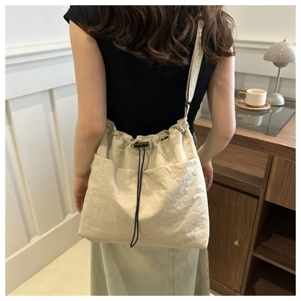 sac fourre-tout en nylon pour femmes, fourre-tout décontracté de voyage à la mode, sac à bandoulière avec cordon de serrage, grande capacité, sac seau étanche