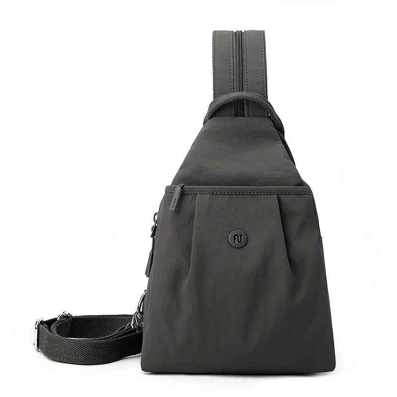 sac dos nylon gris pastel imperméable compartiment intérieur bandoulière arquée poche limon trapézoïdale voyage femme