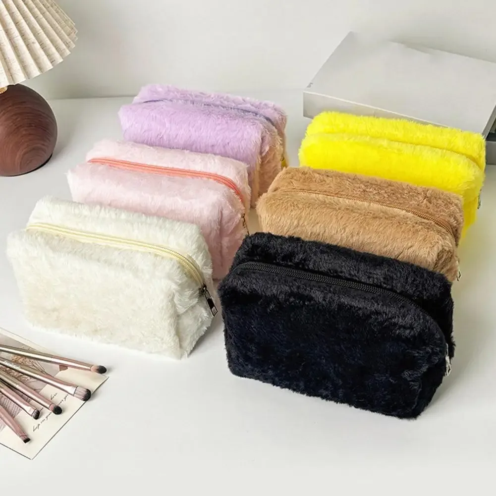 trousse de maquillage en peluche de grande capacité, organiseur de toilette portable pour les voyages et l'usage quotidien ﻿