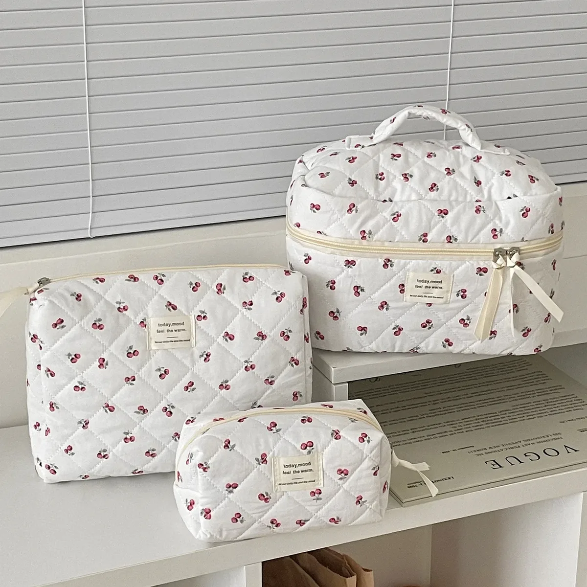 trousse cosmétiques tissu coton cerises blanches voyage toilette maquillage extensible pliable polyvalent plaine air