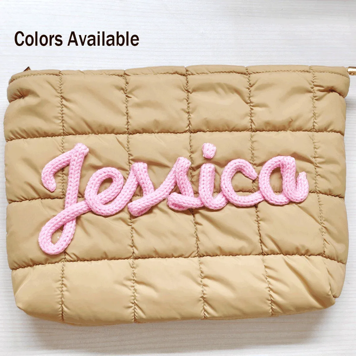 pochette à maquillage personnalisée — pochette zippée matelassée avec nom personnalisé | sac cadeau de voyage | organisateur de voyage portable ultra-doux