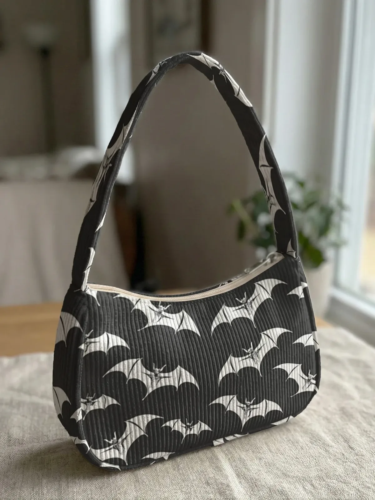 sac à bandoulière tendance à imprimé chauve-souris blanc, sac sous le bras en velours côtelé noir pour un usage quotidien décontracté