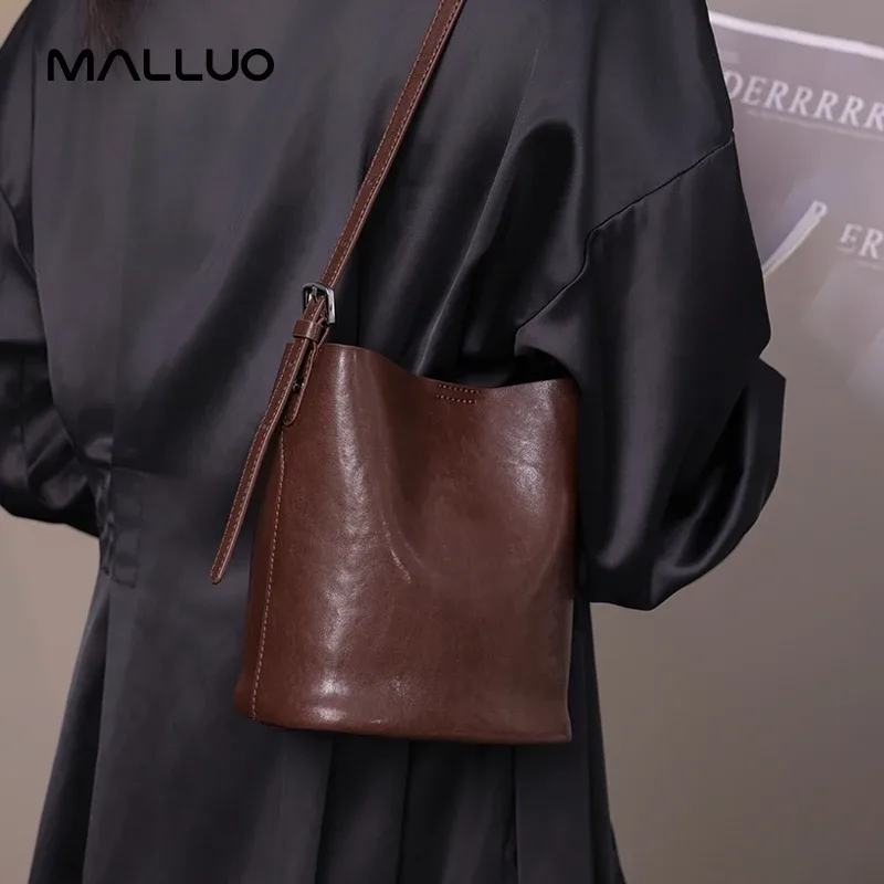 rétro véritable peau de vache 2025 nouveau sac à bandoulière en cuir sac fourre-tout pour les femmes mode sac seau capacité sac à bandoulière sac d'été