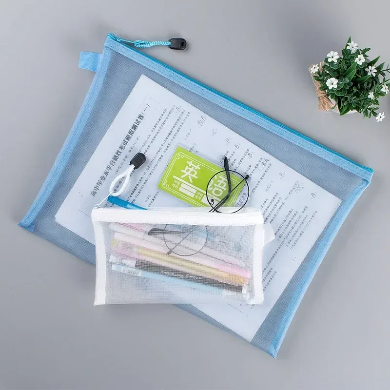 trousse toilette nylon transparent bords bleu gris rose blanc fermeture glissière format a6 voyage cosmétiques maquillage