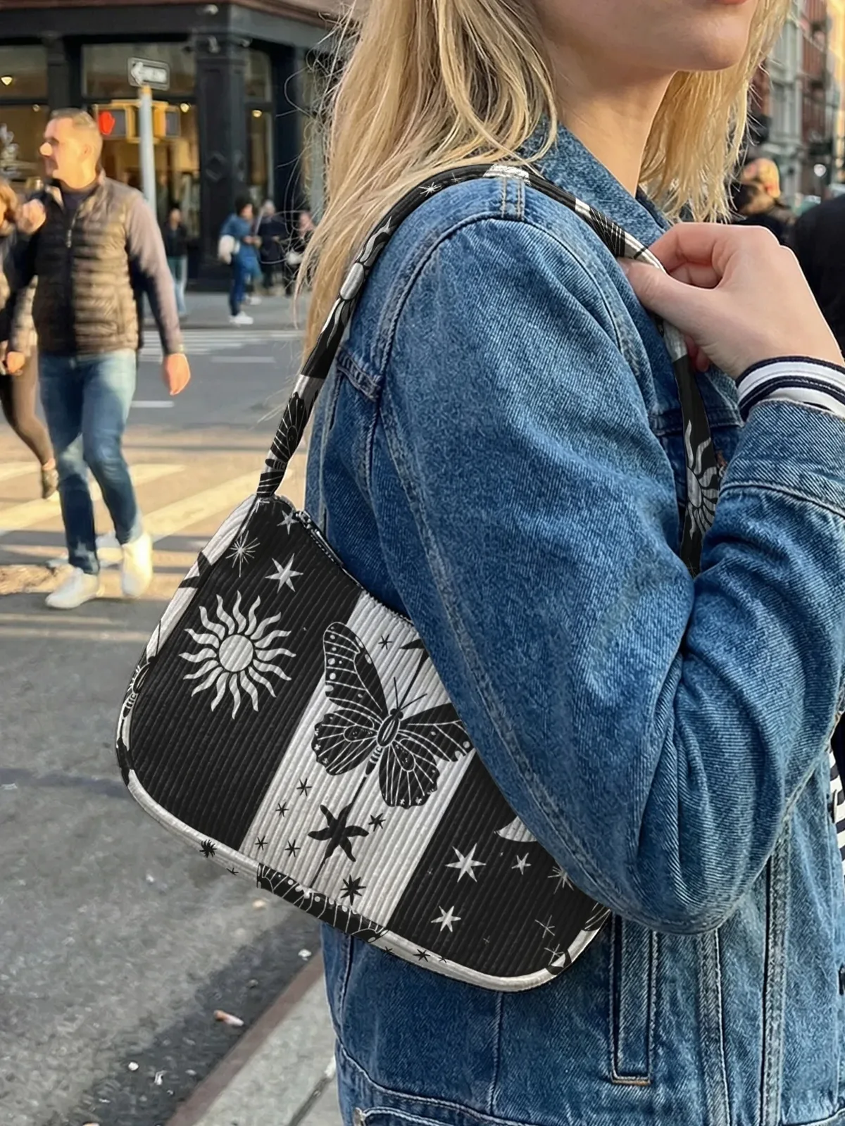 sac à bandoulière tendance imprimé soleil, lune et papillon, sac sous le bras en velours côtelé noir et blanc pour un usage quotidien décontracté