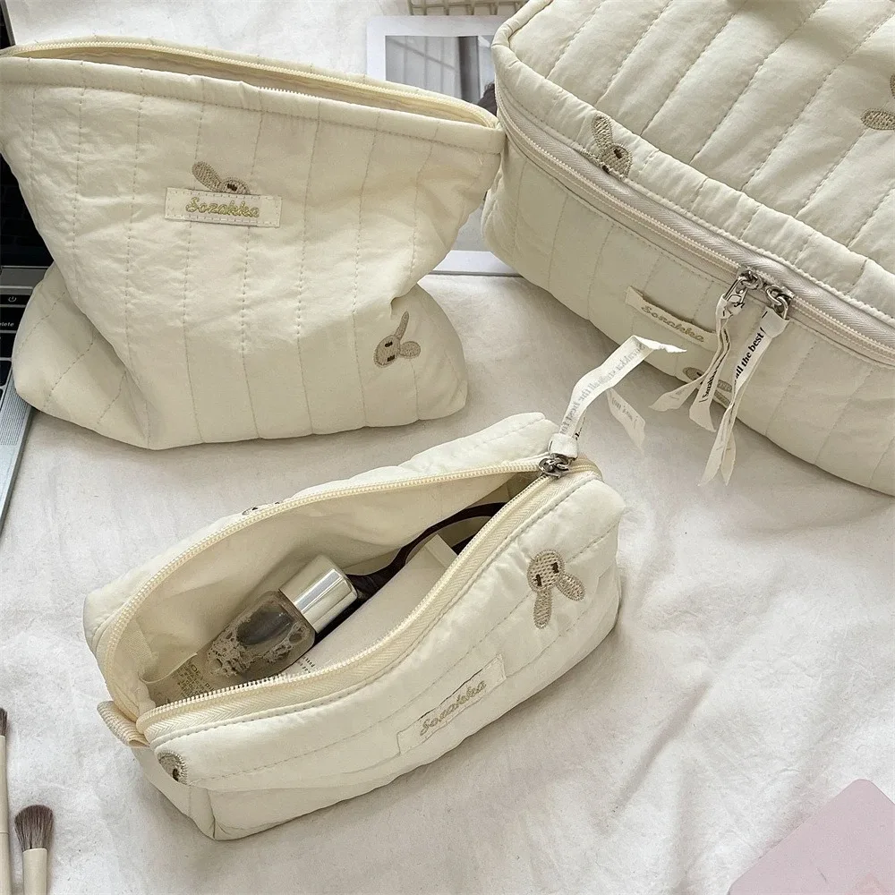 sac à cosmétiques matelassé brodé pour femmes, tissu en coton doux, trousse de maquillage pour dames, sacs à main de rangement, trousse à crayons pour filles d'université
