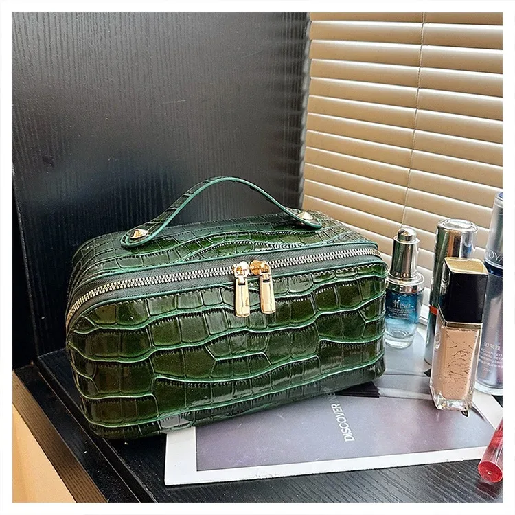 trousse de toilette de voyage haut de gamme à motif crocodile grande capacité personnalisable pour un voyage pratique
