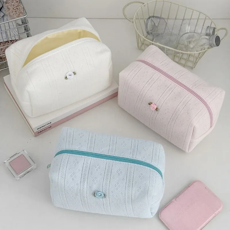 trousse de maquillage florale avec nœud en dentelle pour femmes, trousse de toilette de grande capacité, organisateur de cosmétiques de voyage, pochette portable coréenne mignonne pour femmes