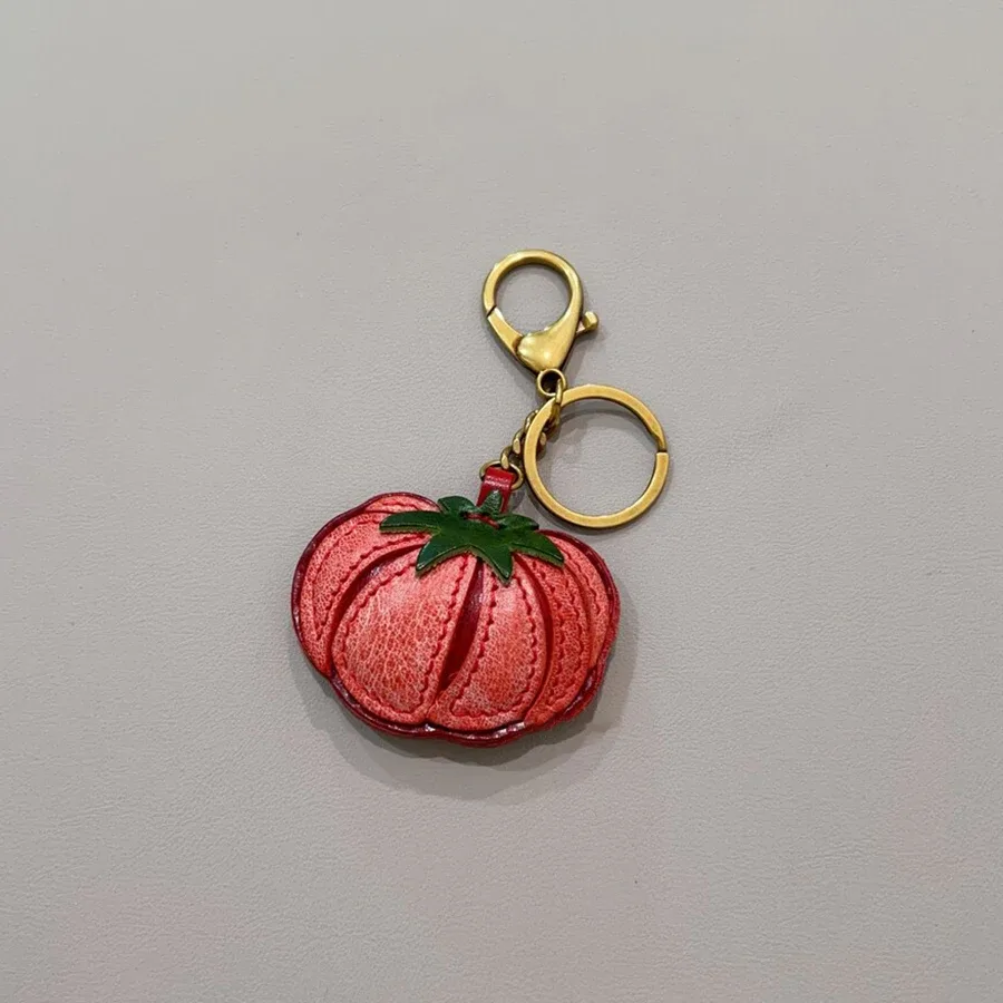 breloque de sac en cuir de vachette motif citrouille, pendentif tomate exquis, accessoire de sac à dos mignon et polyvalent pour femme, porte-clés
