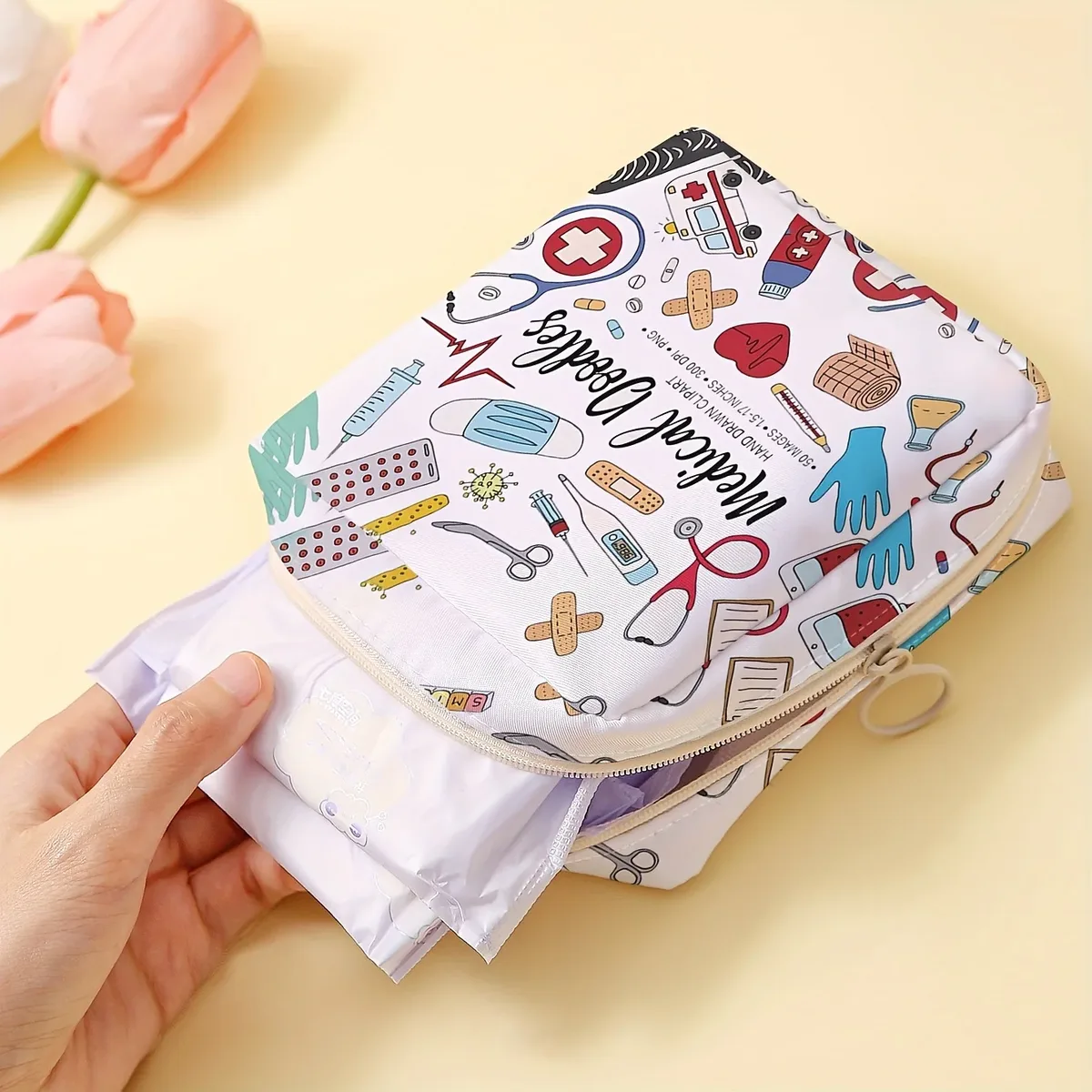 trousse polyester motifs médicaux blanc beige petite format carré zippée cosmétiques maquillage voyage santé soins visage
