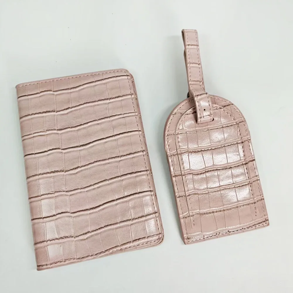 étiquette bagage plastique similicuir motif crocodile rose marron voyage business cadeau personalisation boîte présent